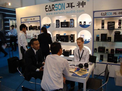 耳神多款音箱閃耀登場，引領(lǐng)音頻新潮流——記香港秋季電子產(chǎn)品展覽會